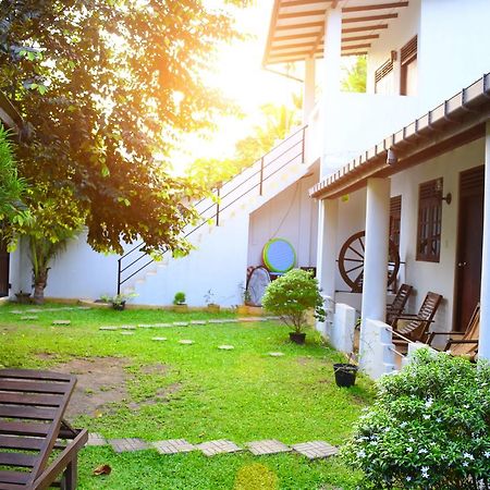 Surfing Life Hotel Ahangama Exterior photo