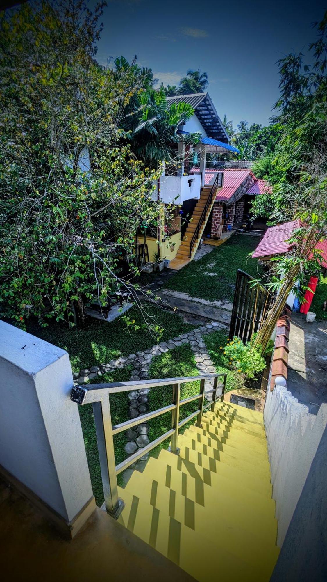 Surfing Life Hotel Ahangama Exterior photo
