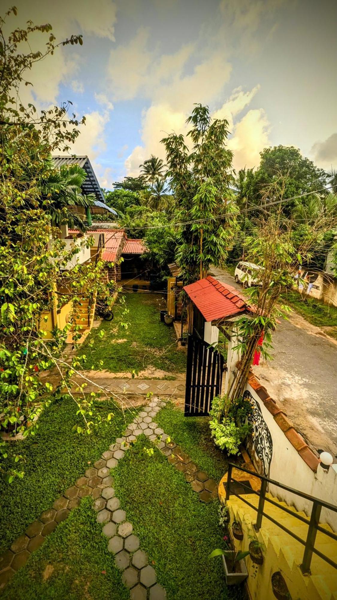 Surfing Life Hotel Ahangama Exterior photo
