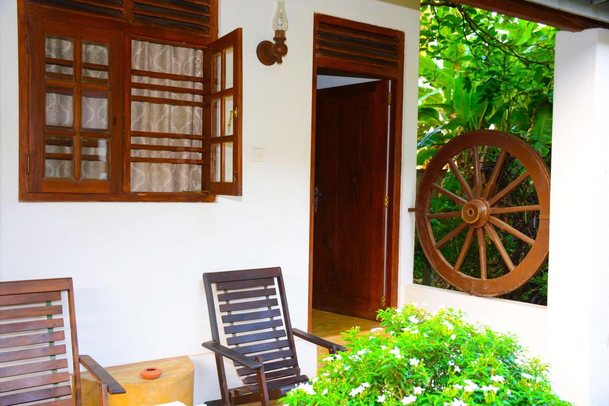 Surfing Life Hotel Ahangama Exterior photo