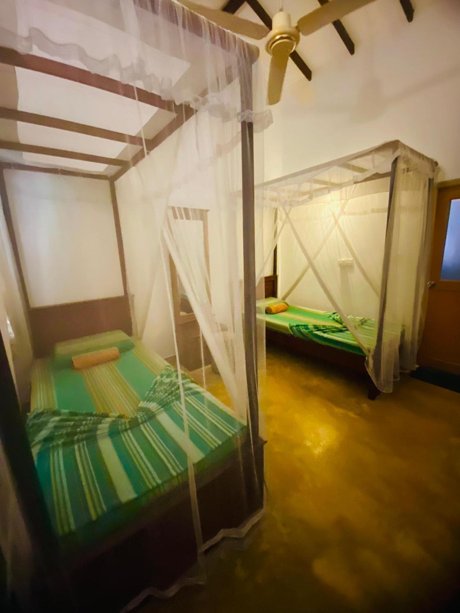Surfing Life Hotel Ahangama Room photo