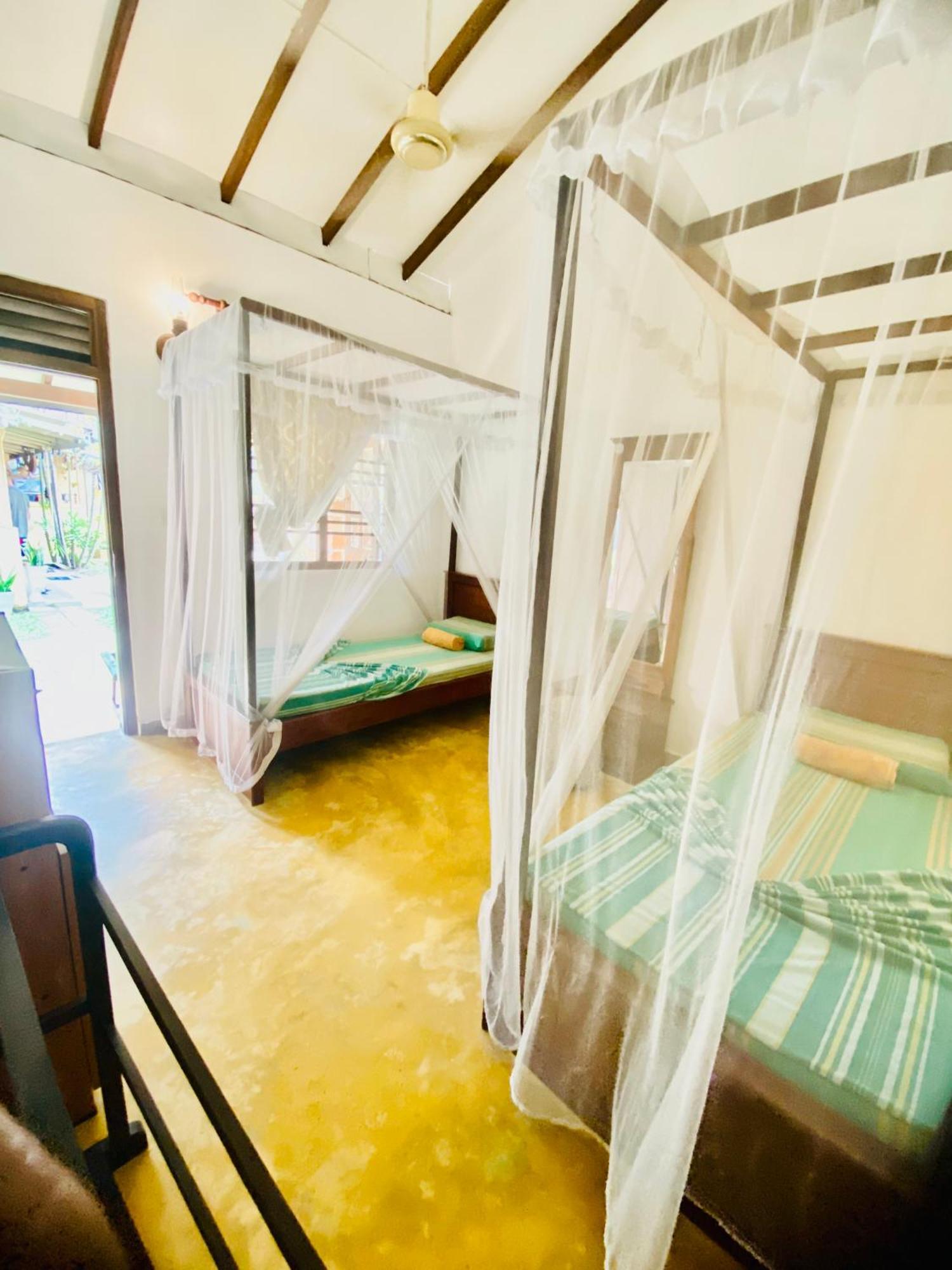 Surfing Life Hotel Ahangama Room photo