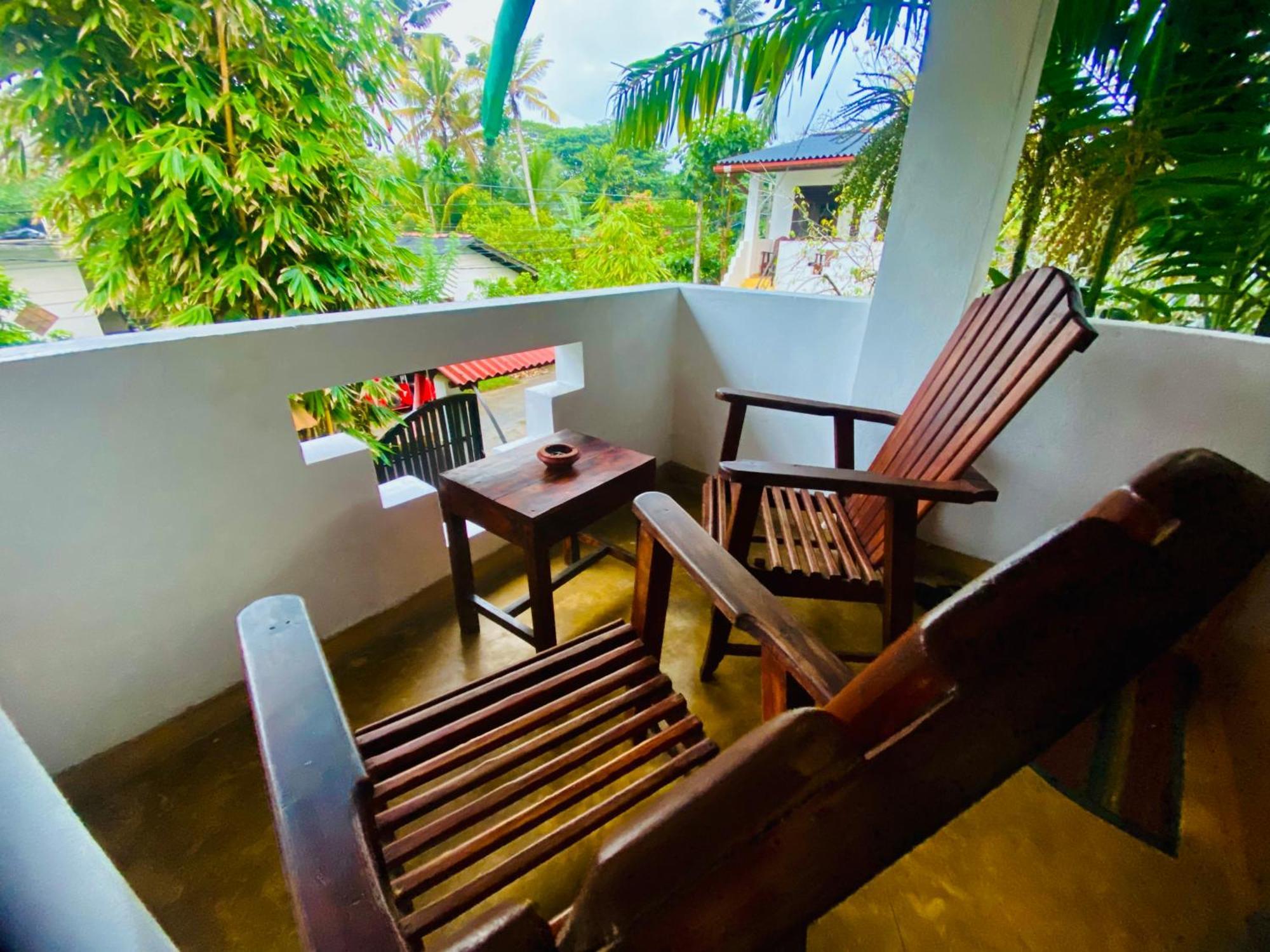 Surfing Life Hotel Ahangama Room photo